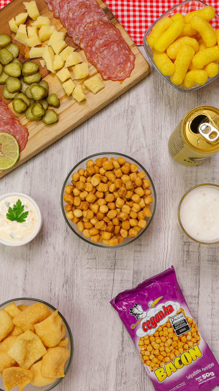 Aperitivo com Cegonha Salgadingo sabor Churrasco